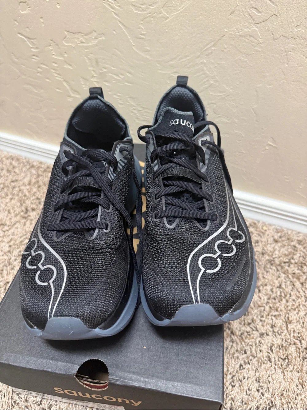 Saucony Endorphin Elite 3 unisex men’s 7 women’s 8.5 black/gun metal
